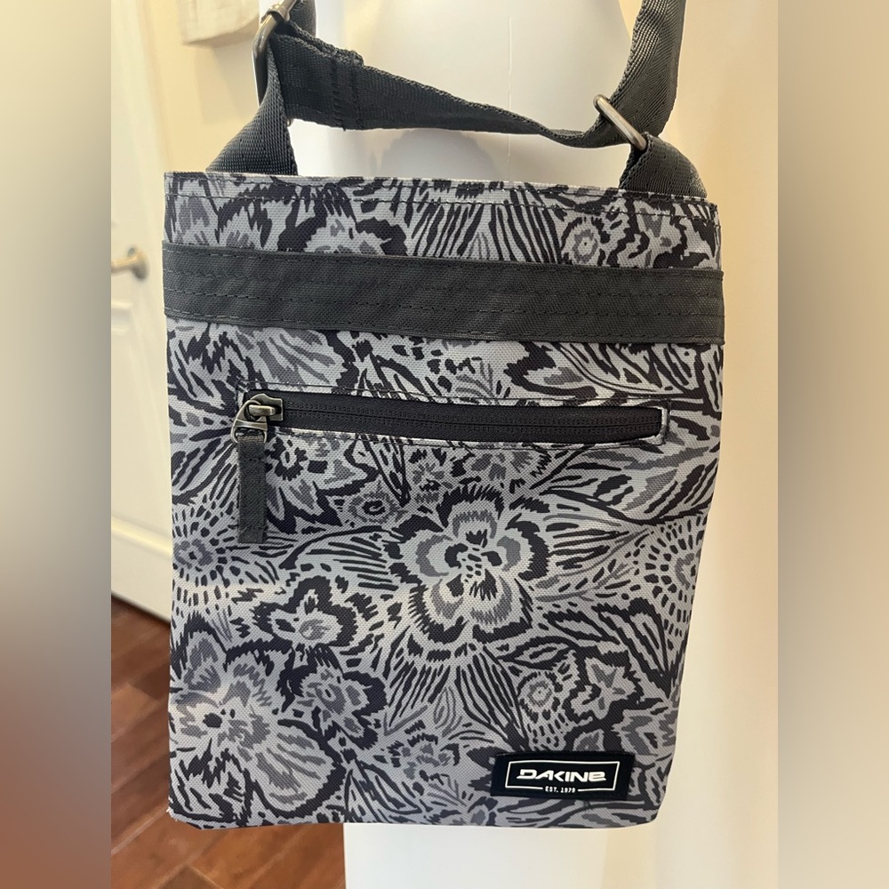Dakine Jive Gray & Black Floral crossbody Purse